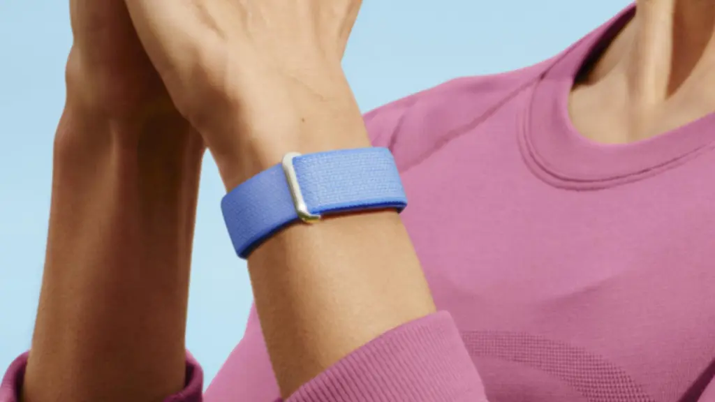 Google presenta Fitbit Air: el wearable sin pantalla que busca eliminar las distracciones